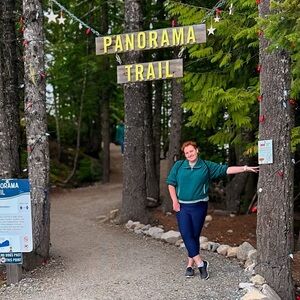 Meet your Posher, Hilary